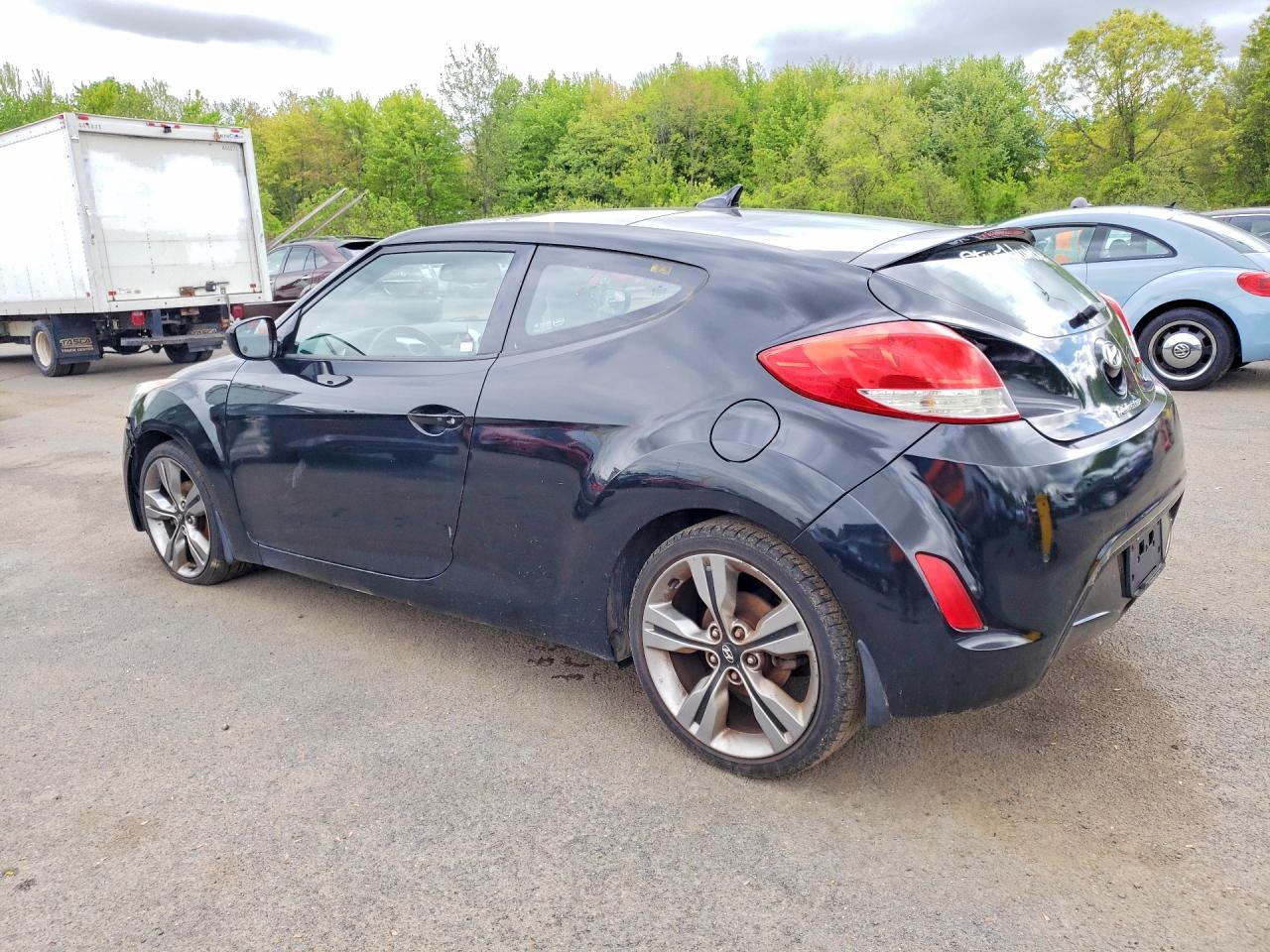 2013 Hyundai Veloster Base - Фото 2