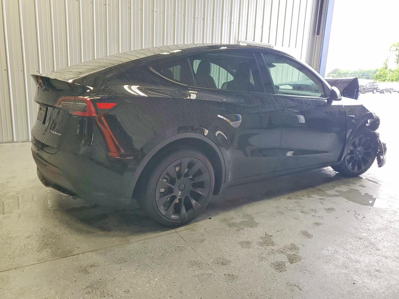 2024 Tesla Model Y - Фото 3