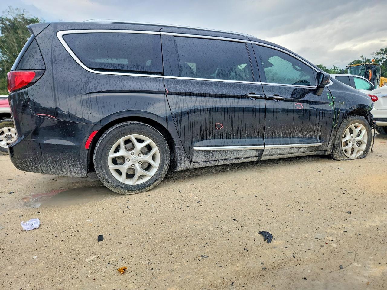 2017 Chrysler Pacifica Touring L Plus - Image 3