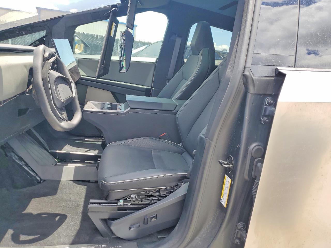 2025 Tesla Cybertruck - Фото 7