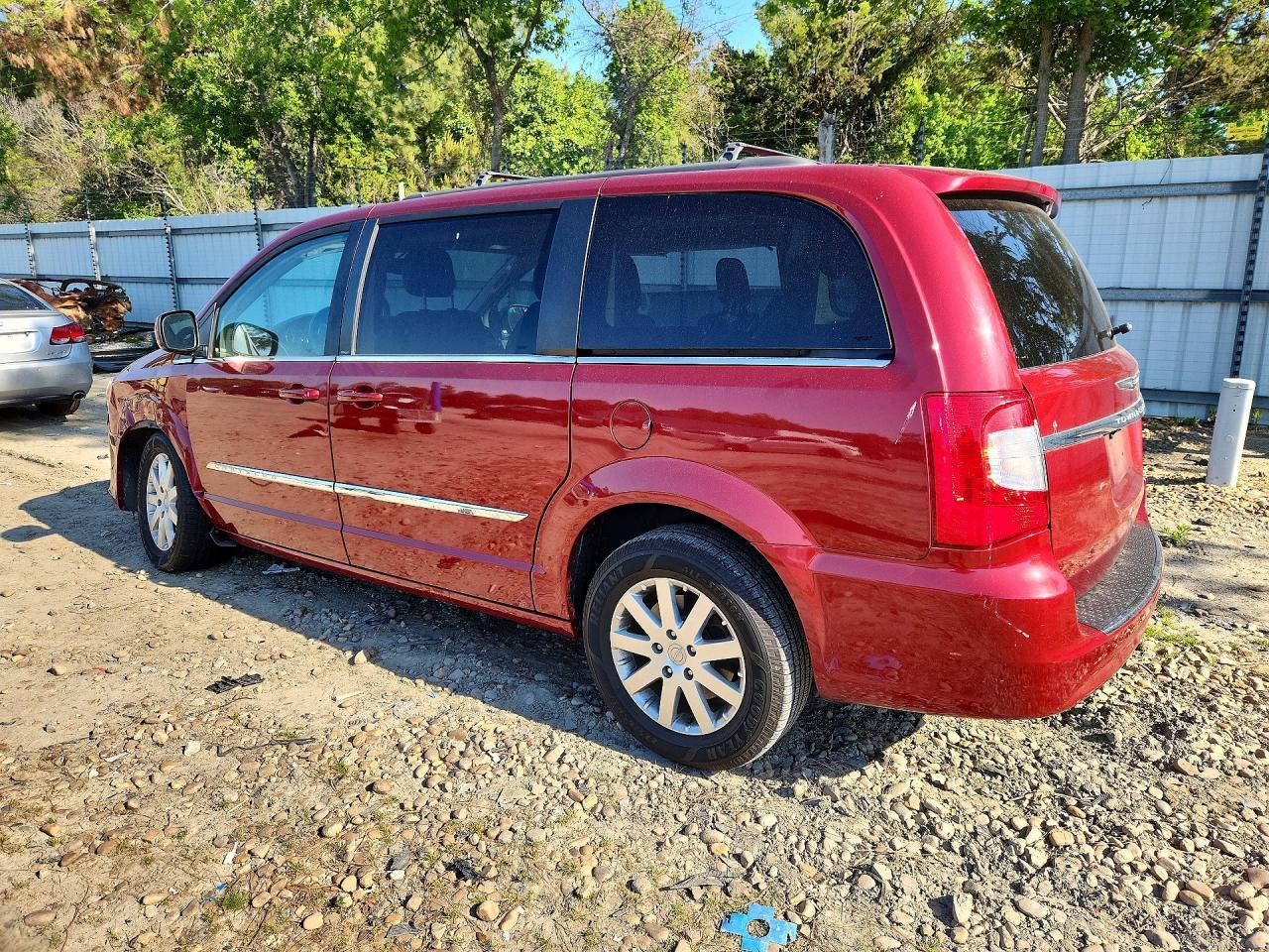 2013 Chrysler Town & Country Touring - Image 2