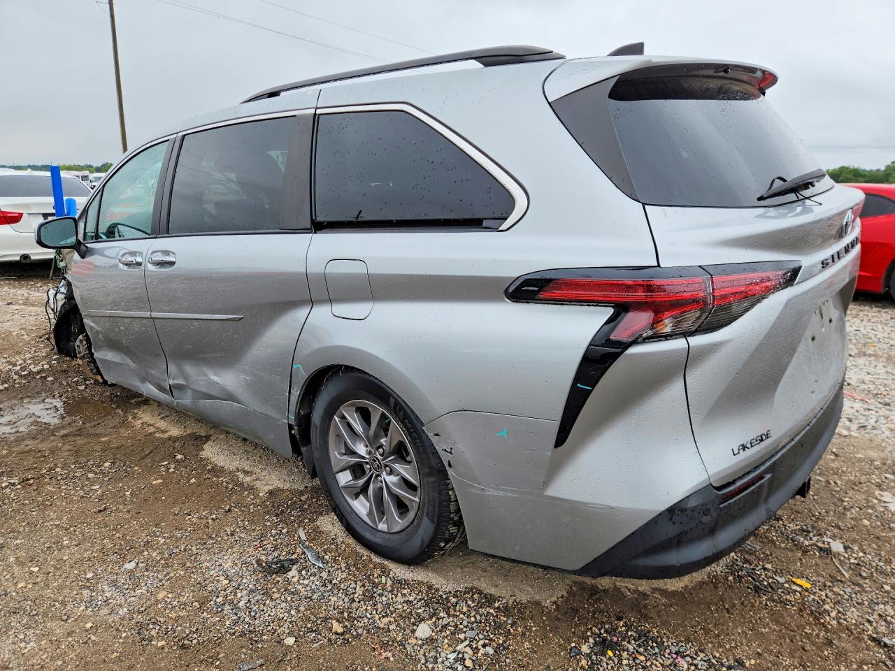 2022 Toyota Sienna Xle - Image 2