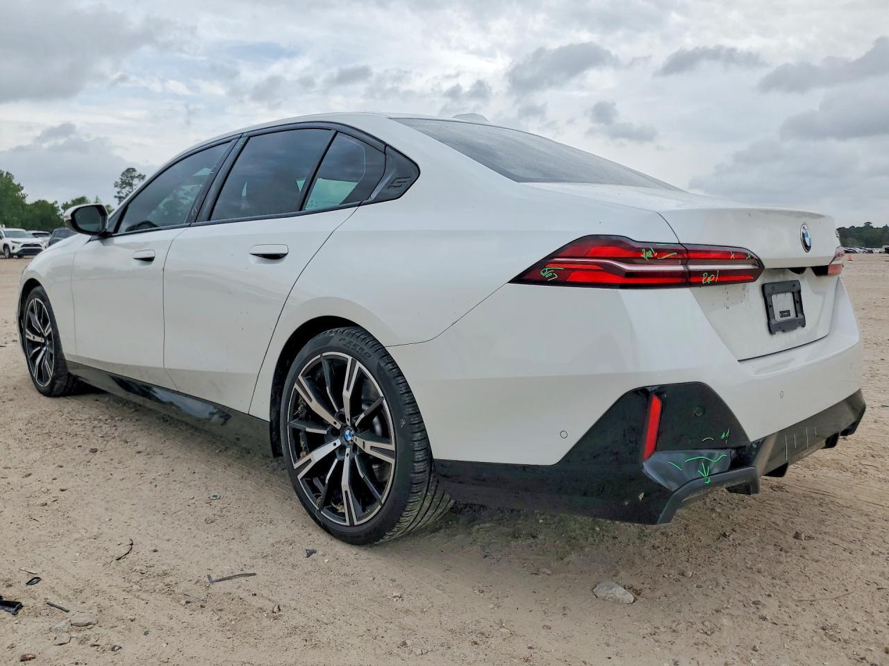 2026 BMW 530 I - Фото 2