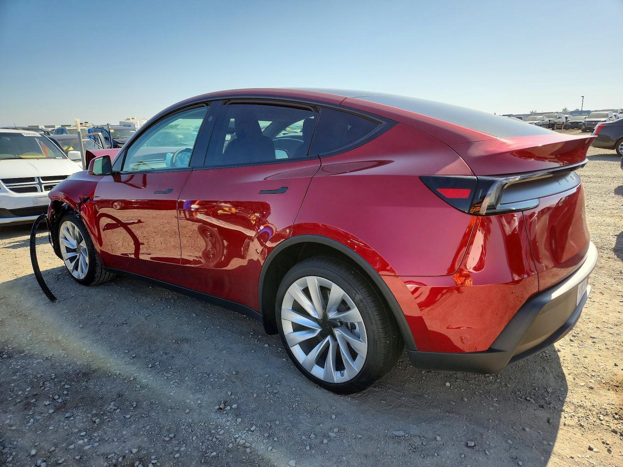 2026 Tesla Model Y - Фото 2