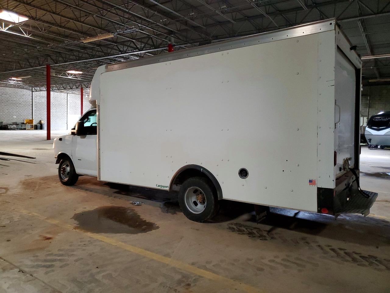 2020 GMC Savana Delivery Truck - Фото 2
