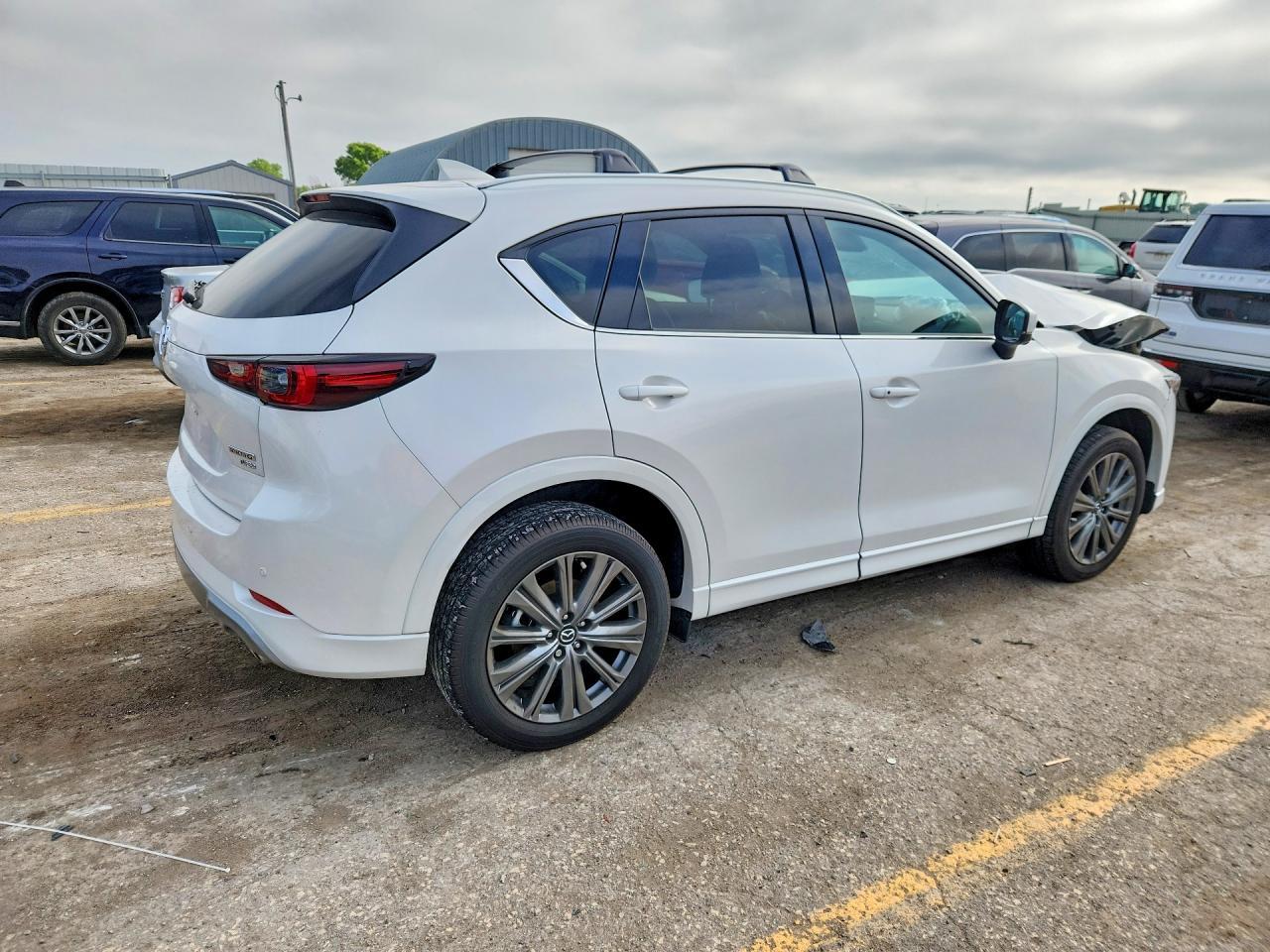 2025 Mazda Cx-5 Signature - Image 3