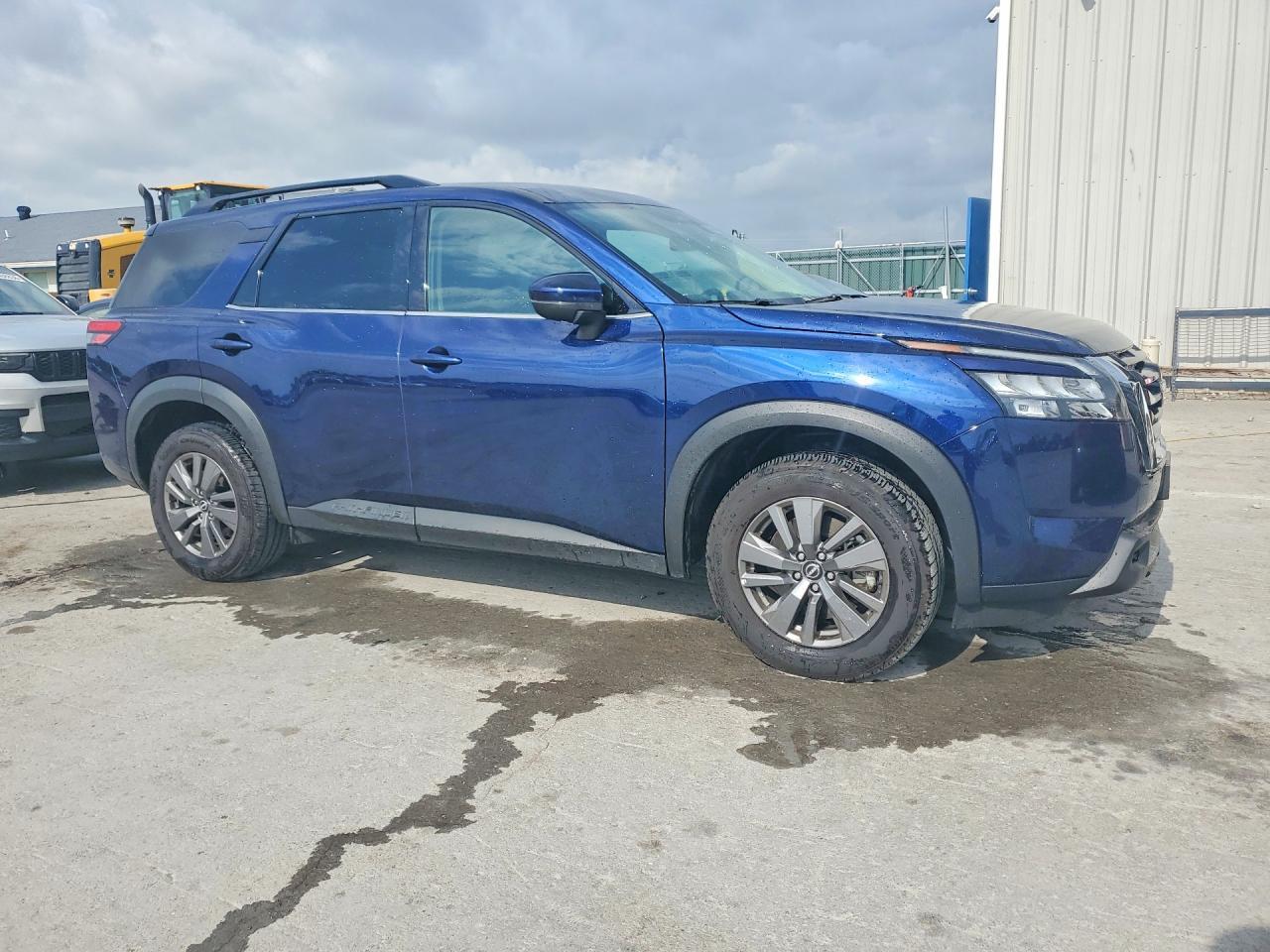 2025 Nissan Pathfinder Sv - Image 4