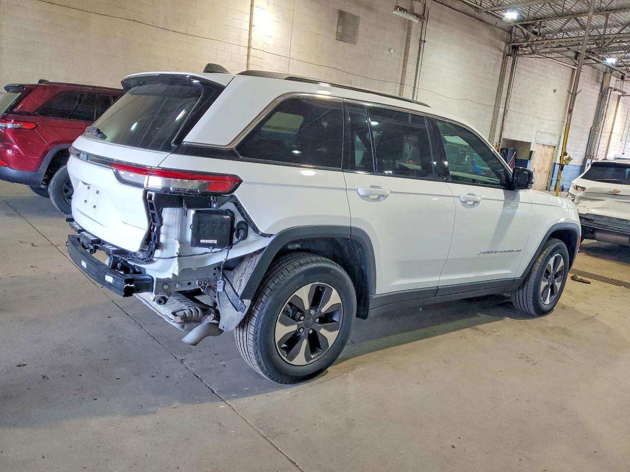 2025 Jeep Grand Cherokee 4Xe - Image 3