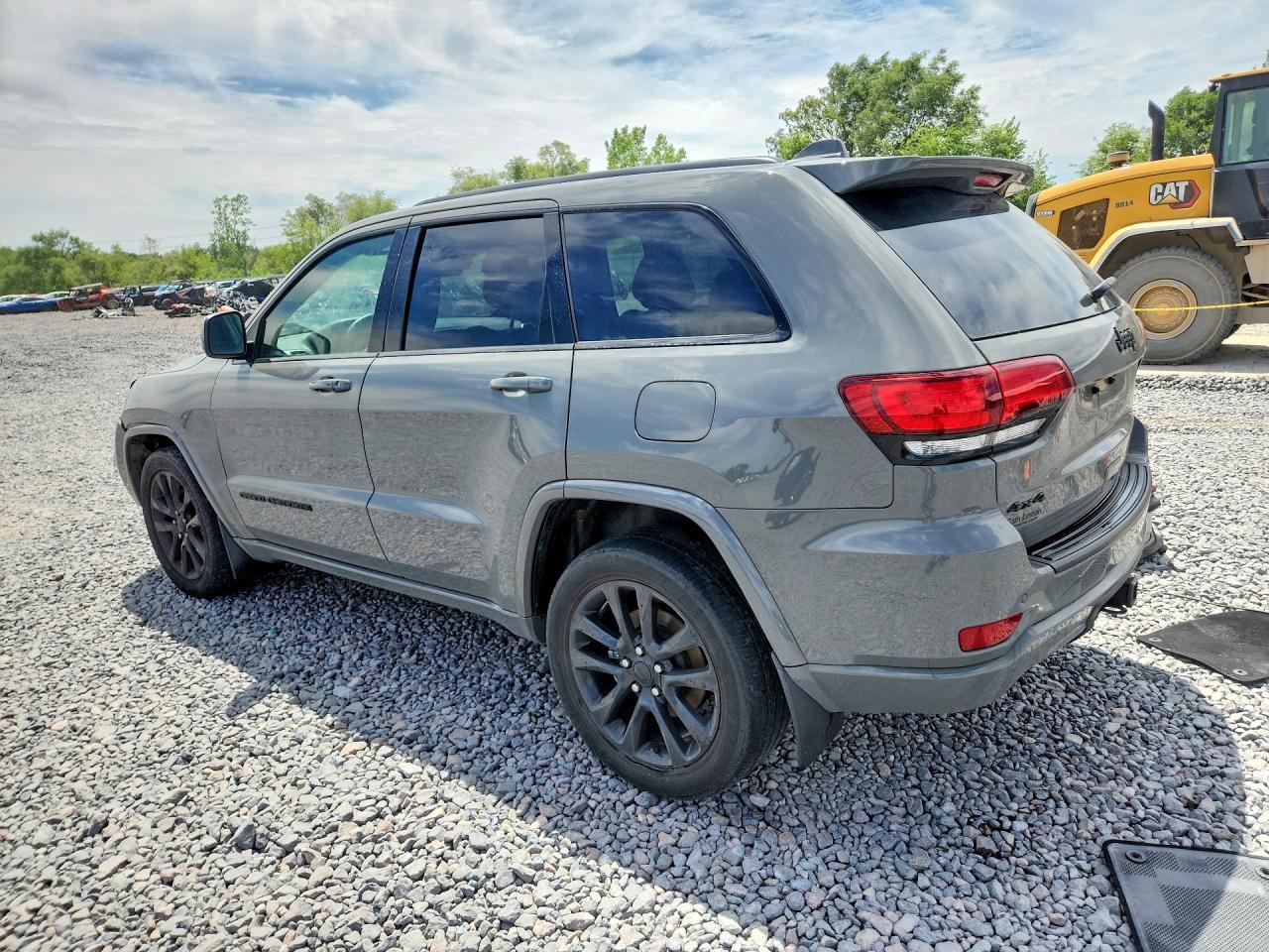 2021 Jeep Grand Cherokee Laredo - Image 2