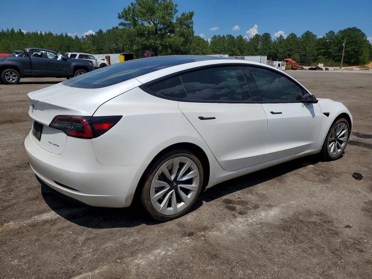 2022 Tesla Model 3 - Фото 3