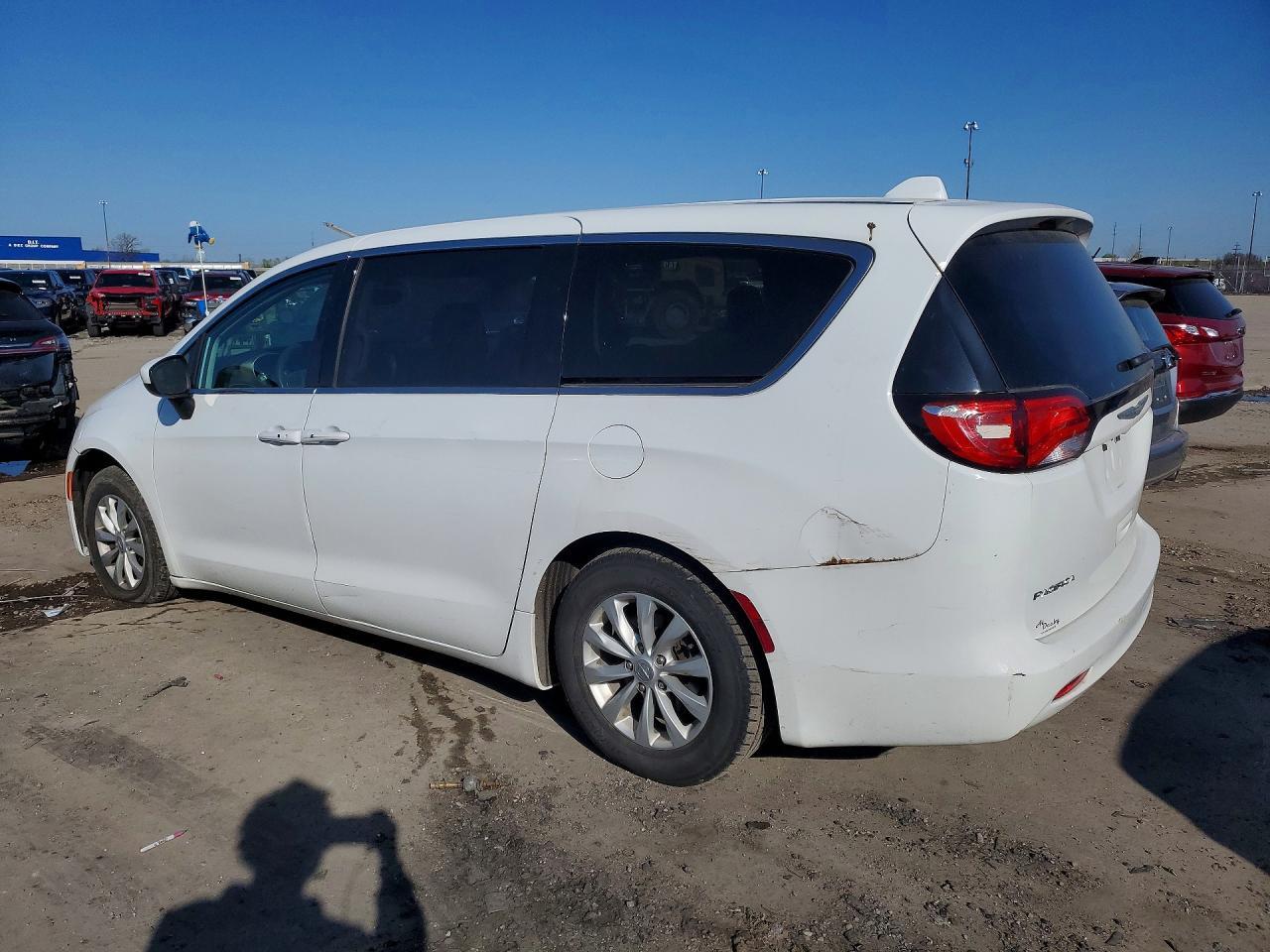 2017 Chrysler Pacifica Touring - Фото 2