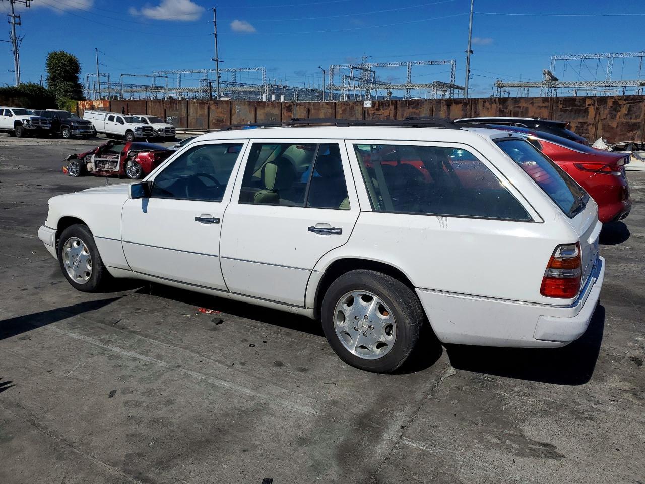 1995 Mercedes-Benz E 320 - Image 2