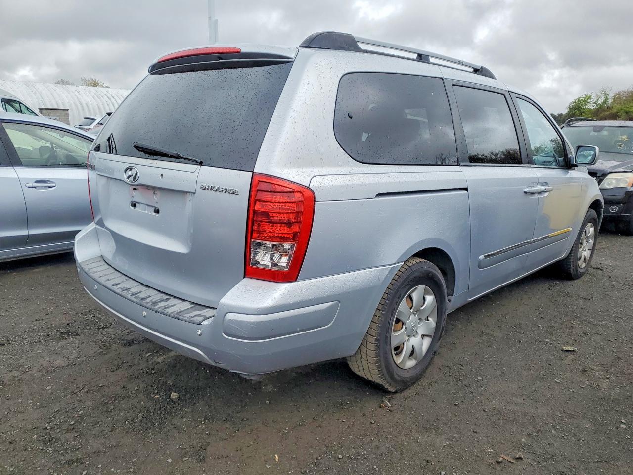 2008 Hyundai Entourage Gls - Фото 3