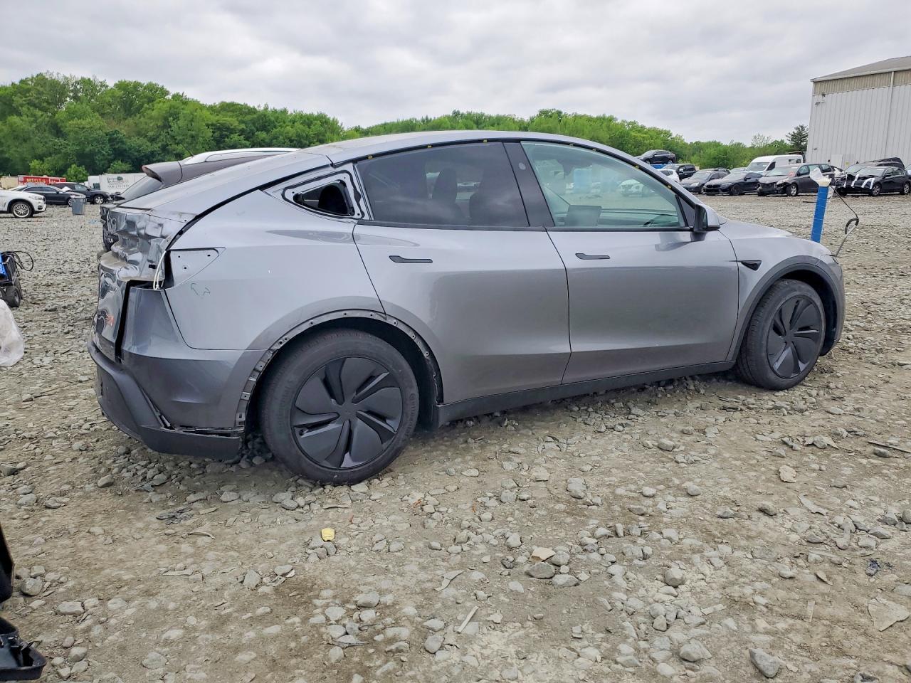 2026 Tesla Model Y - Image 3
