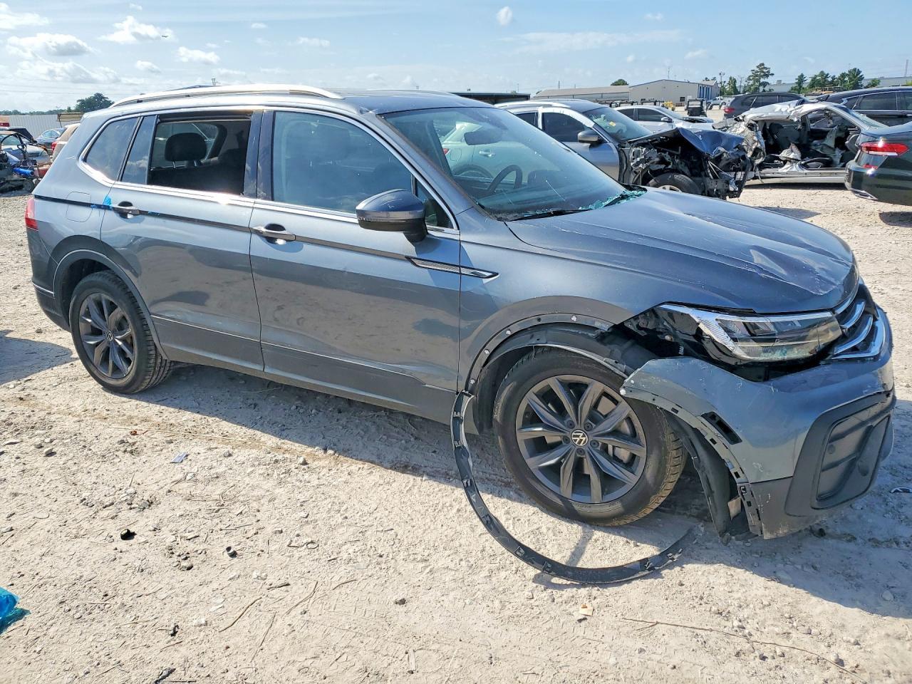 2022 Volkswagen Tiguan Se - Image 4