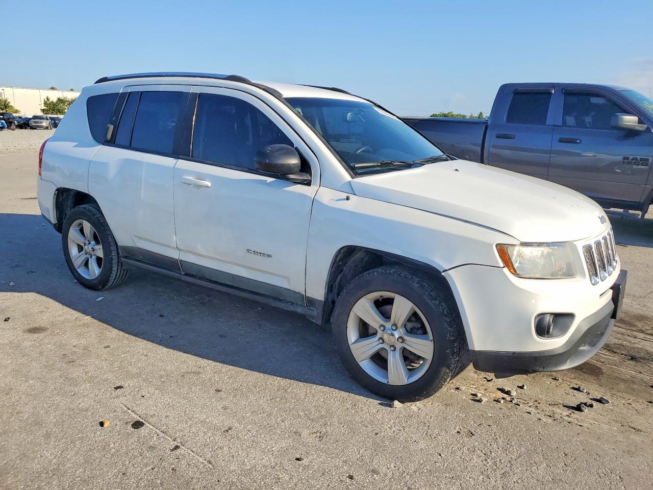2016 Jeep Compass Latitude - Image 4