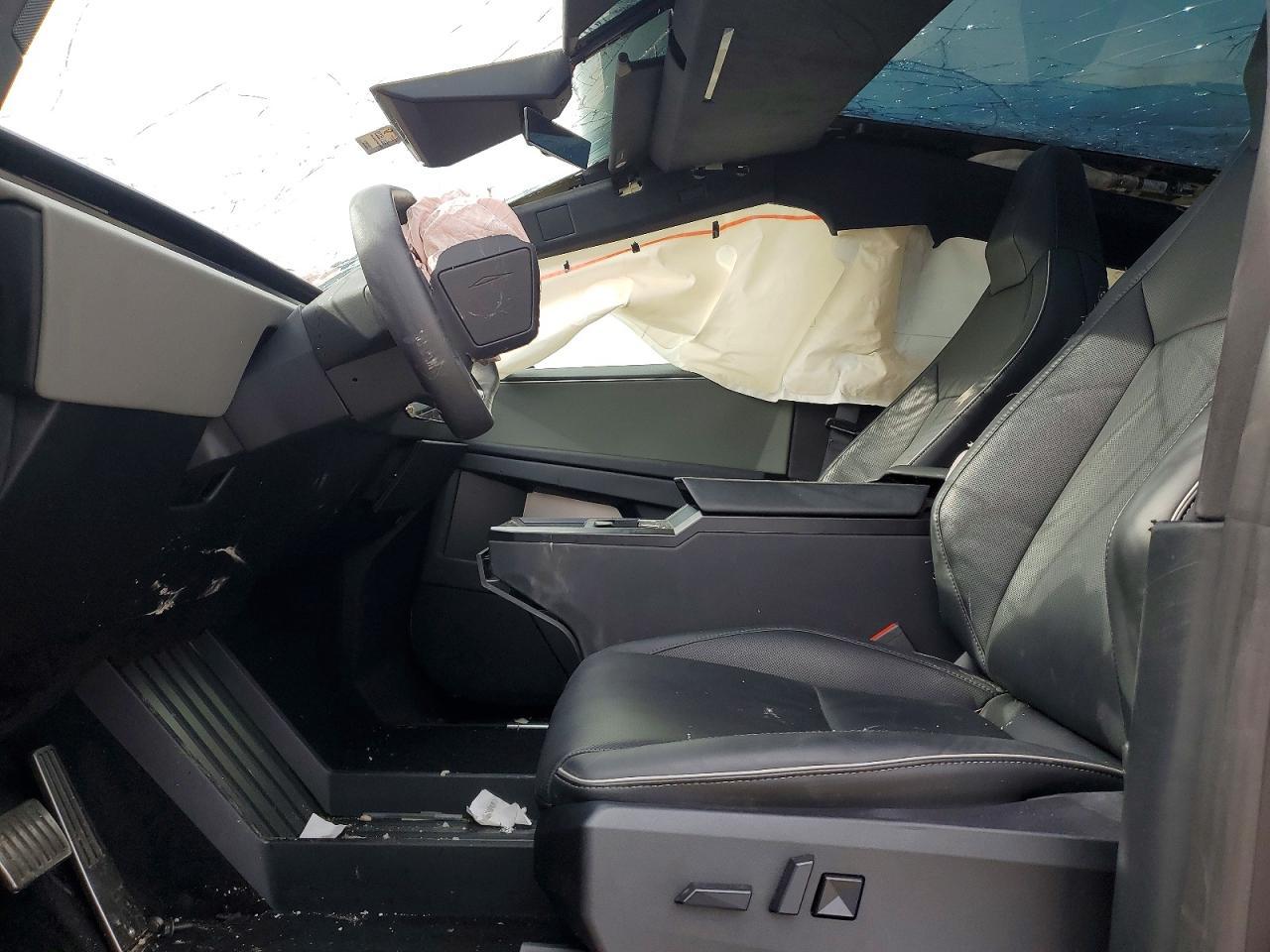 2024 Tesla Cybertruck - Image 7