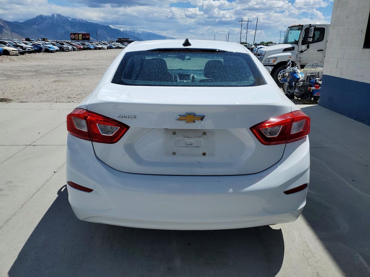 2017 Chevrolet Cruze Ls - Image 6