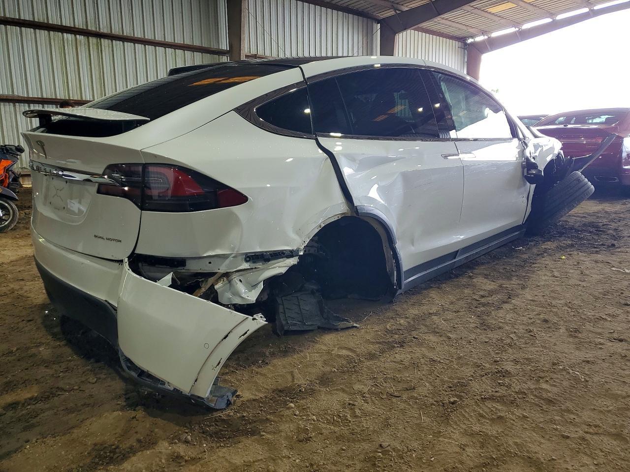2021 Tesla Model X - Фото 3