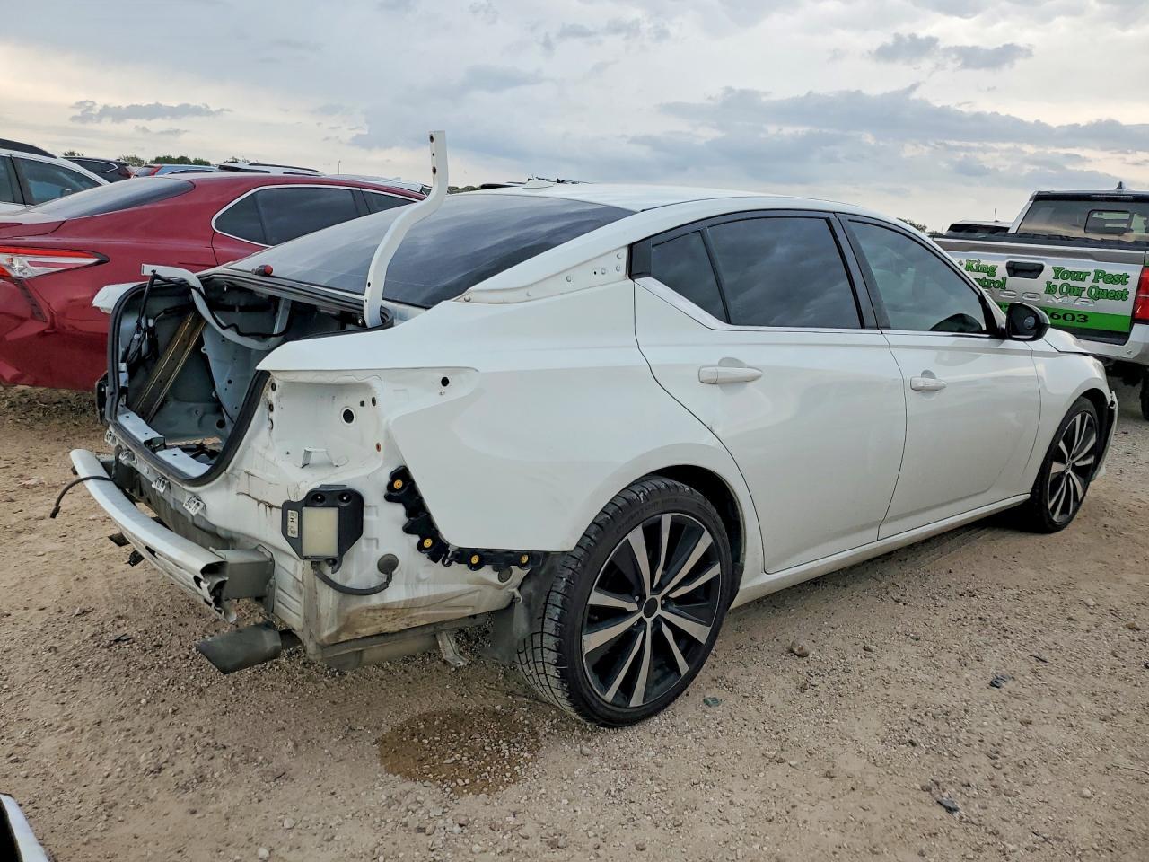 2020 Nissan Altima Sr - Фото 3