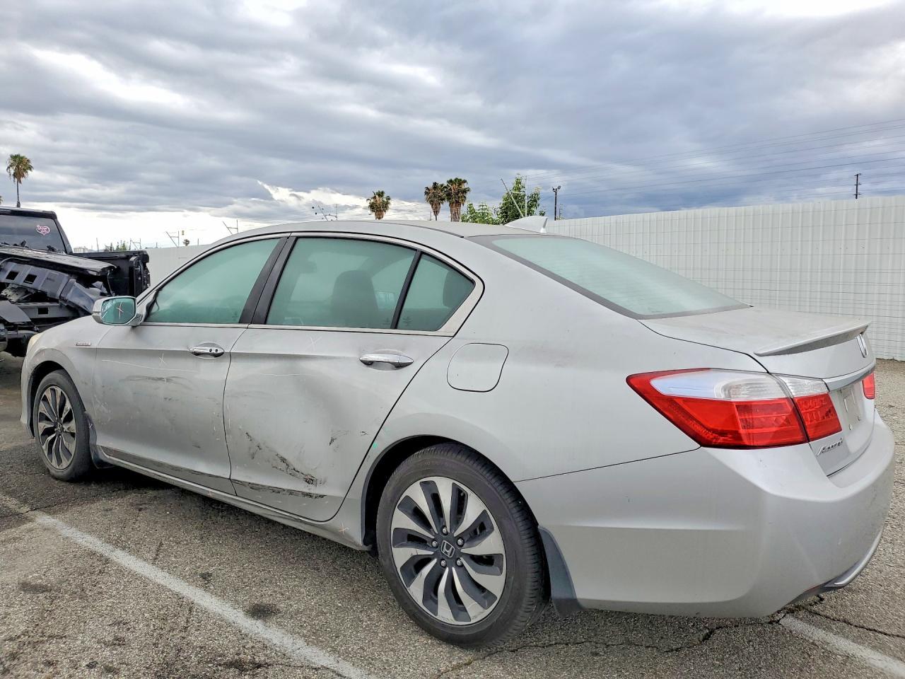 2014 Honda Accord Touring Hybrid - Image 2