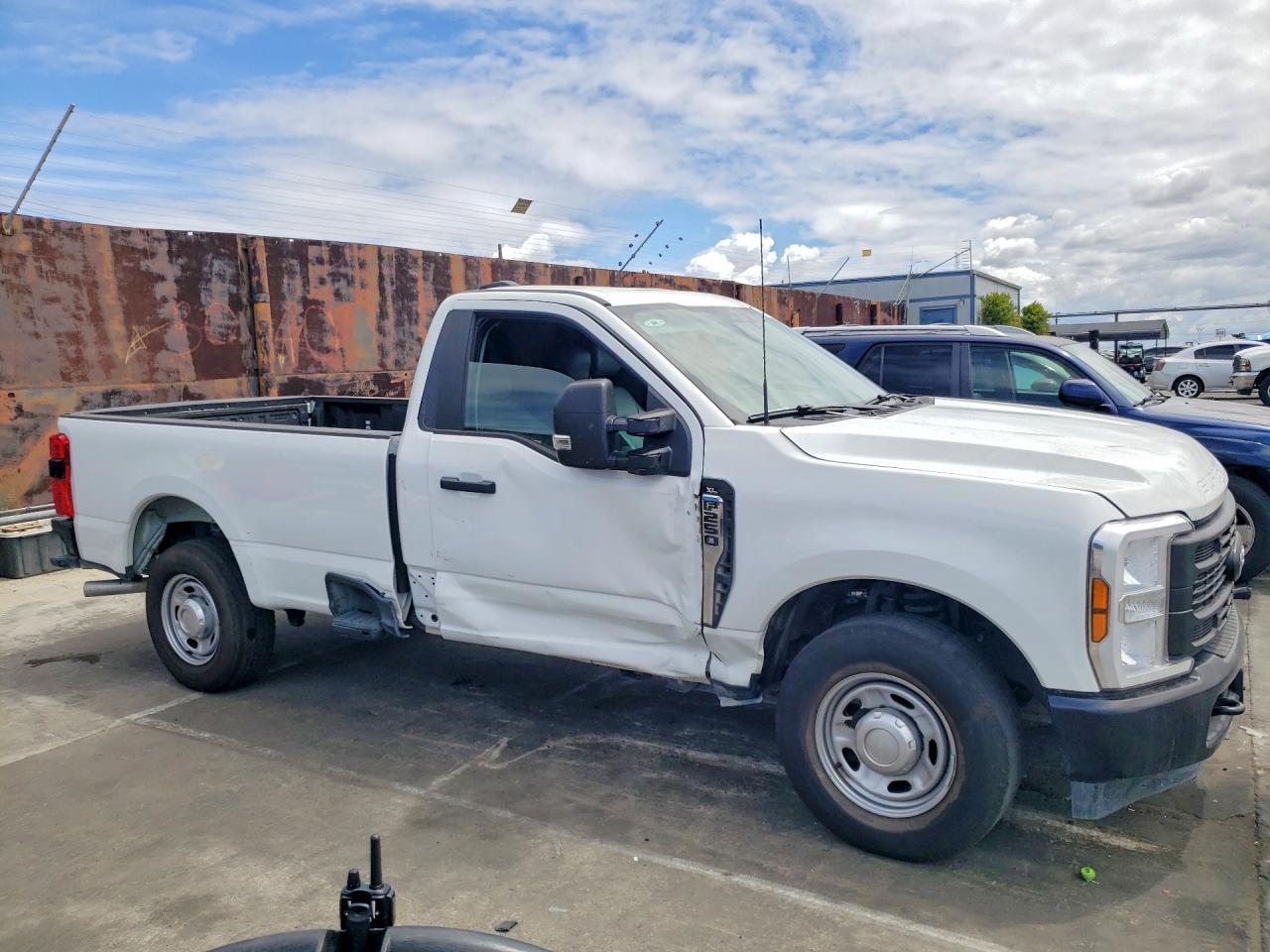 2025 Ford F250 Super Duty - Фото 4