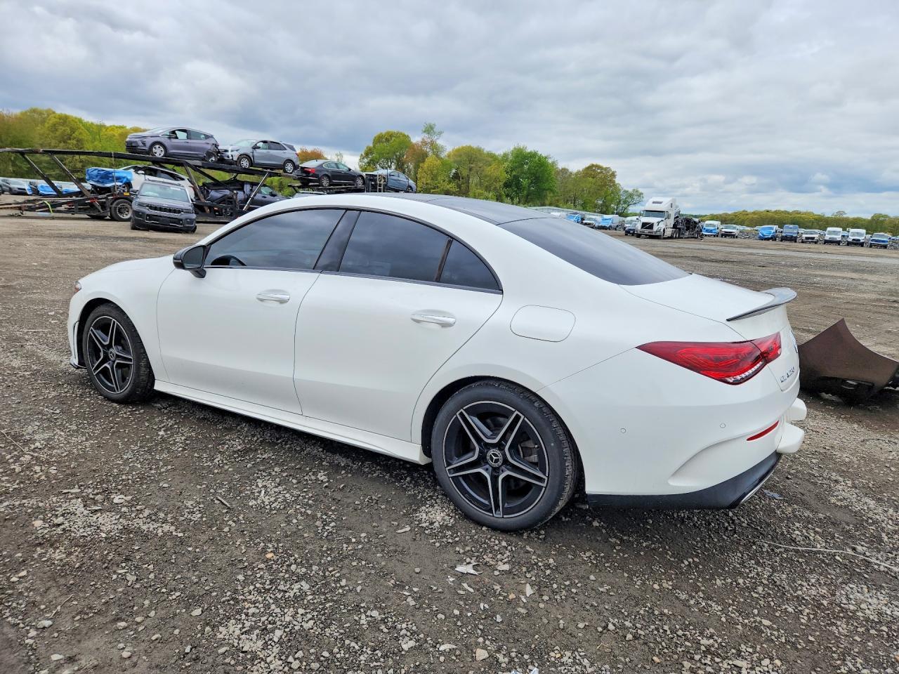 2022 Mercedes-Benz Cla 250 4Matic - Фото 2