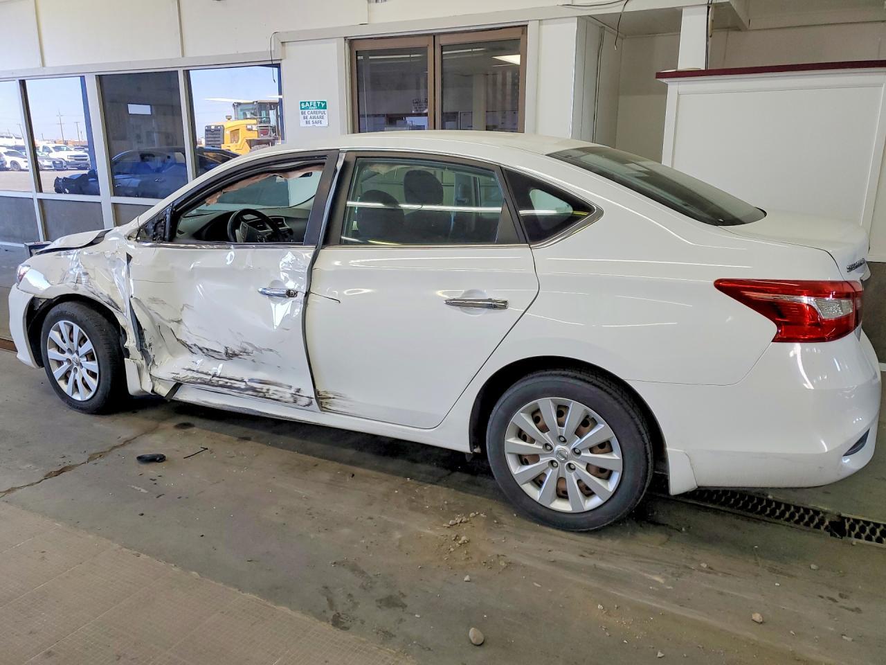 2016 Nissan Sentra S - Фото 2