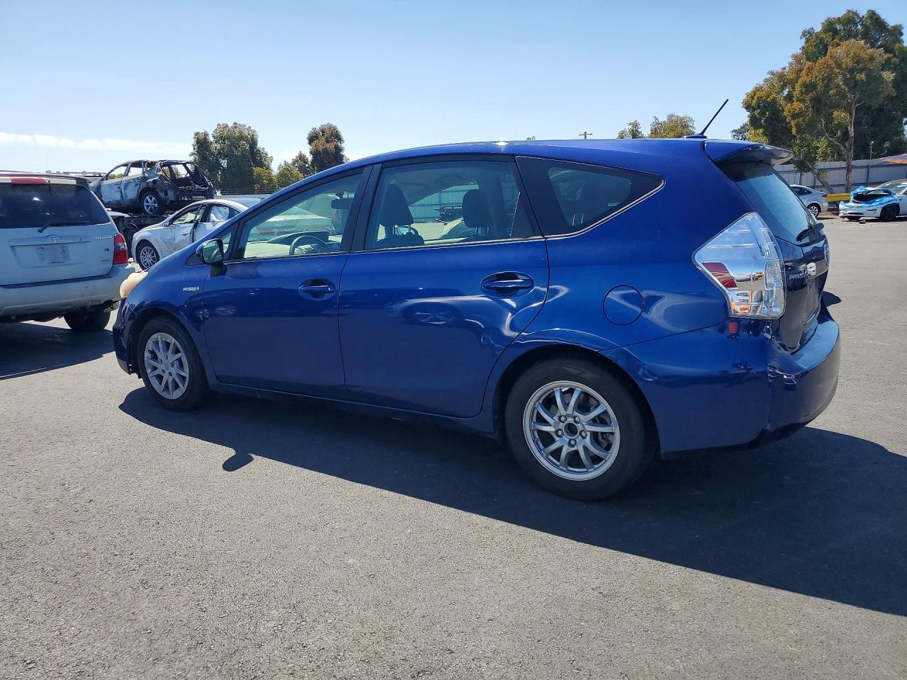2012 Toyota Prius V Three - Фото 2