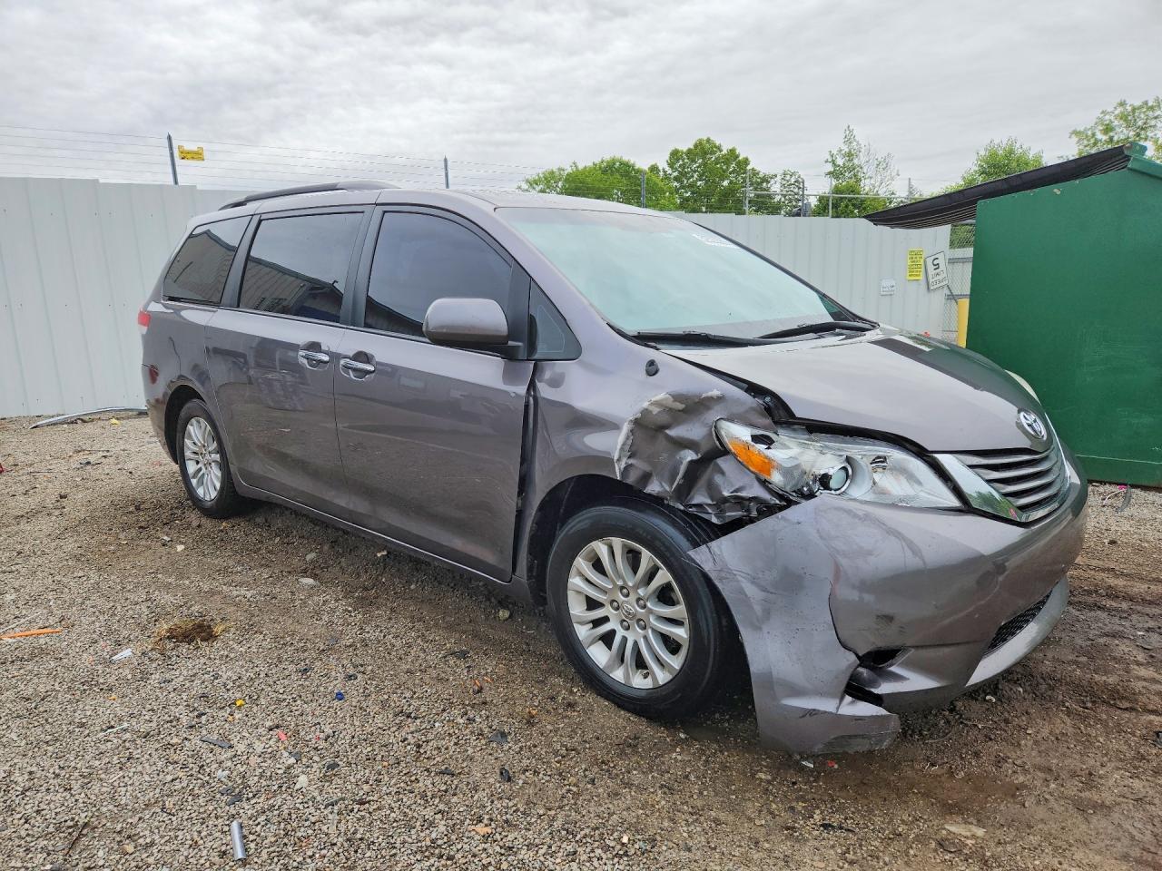2014 Toyota Sienna Xle 8-Passenger - Фото 4