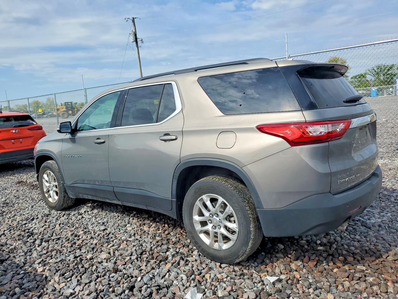2019 Chevrolet Traverse Lt - Фото 2