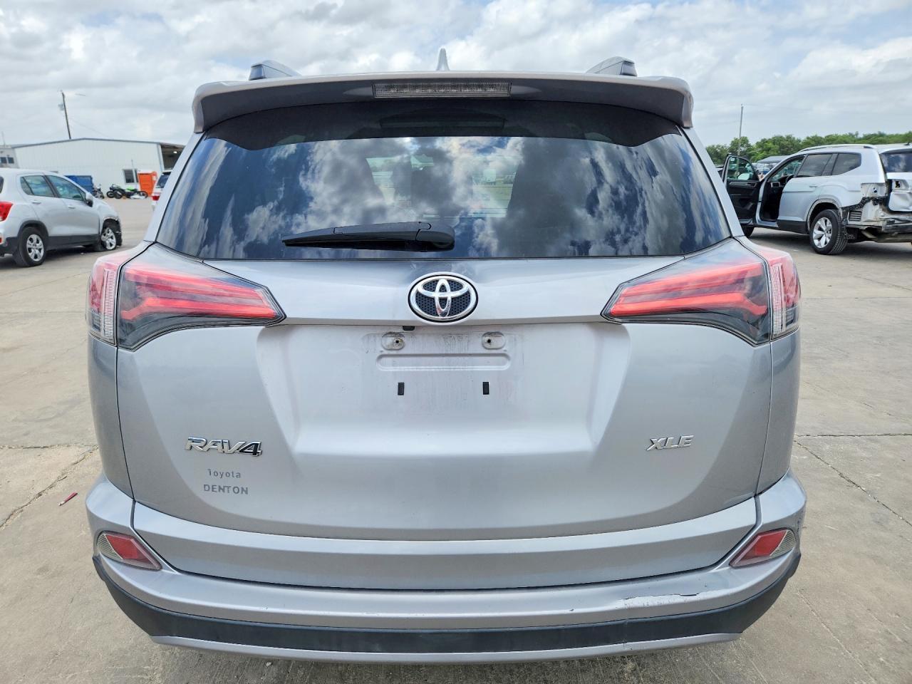 2017 Toyota Rav4 Xle - Image 6