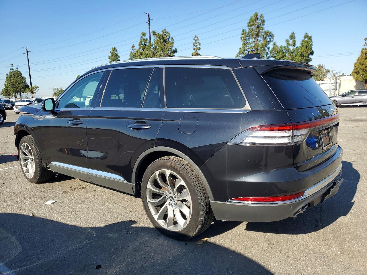 2025 Lincoln Aviator - Image 2