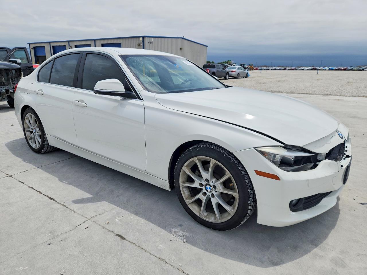 2015 BMW 320 I - Фото 4
