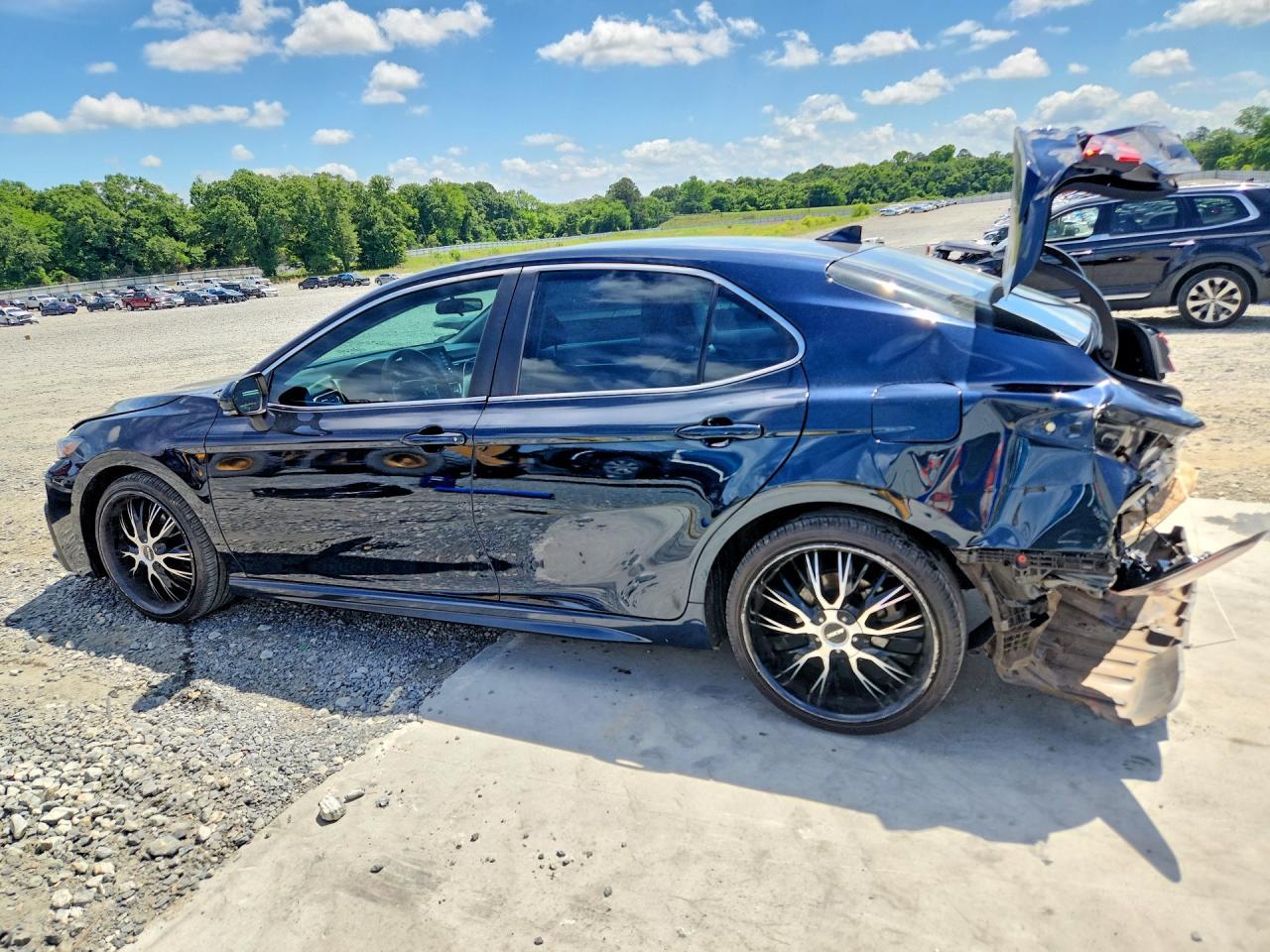 2021 Toyota Camry Se - Фото 2