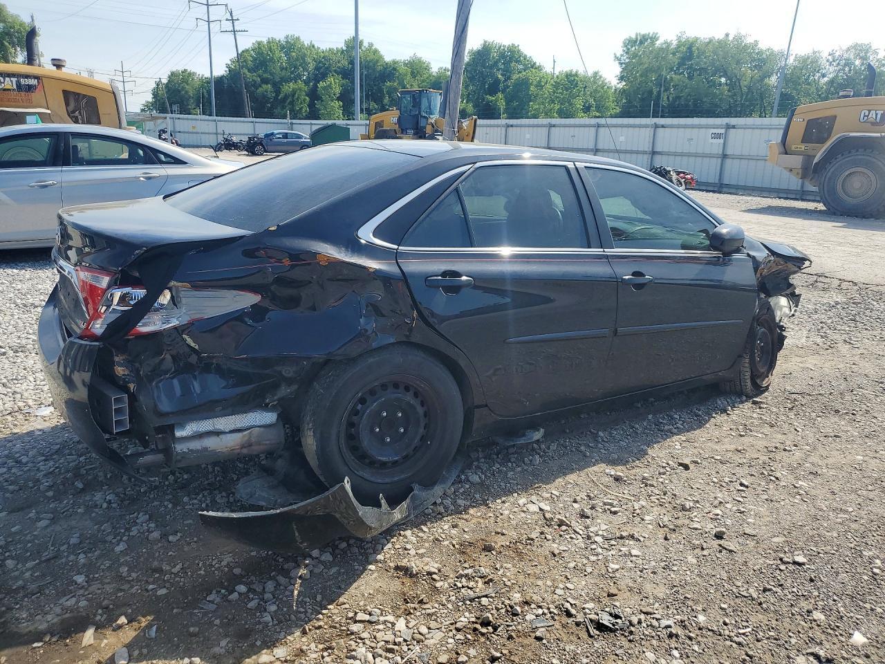 2016 Toyota Camry Le - Фото 3