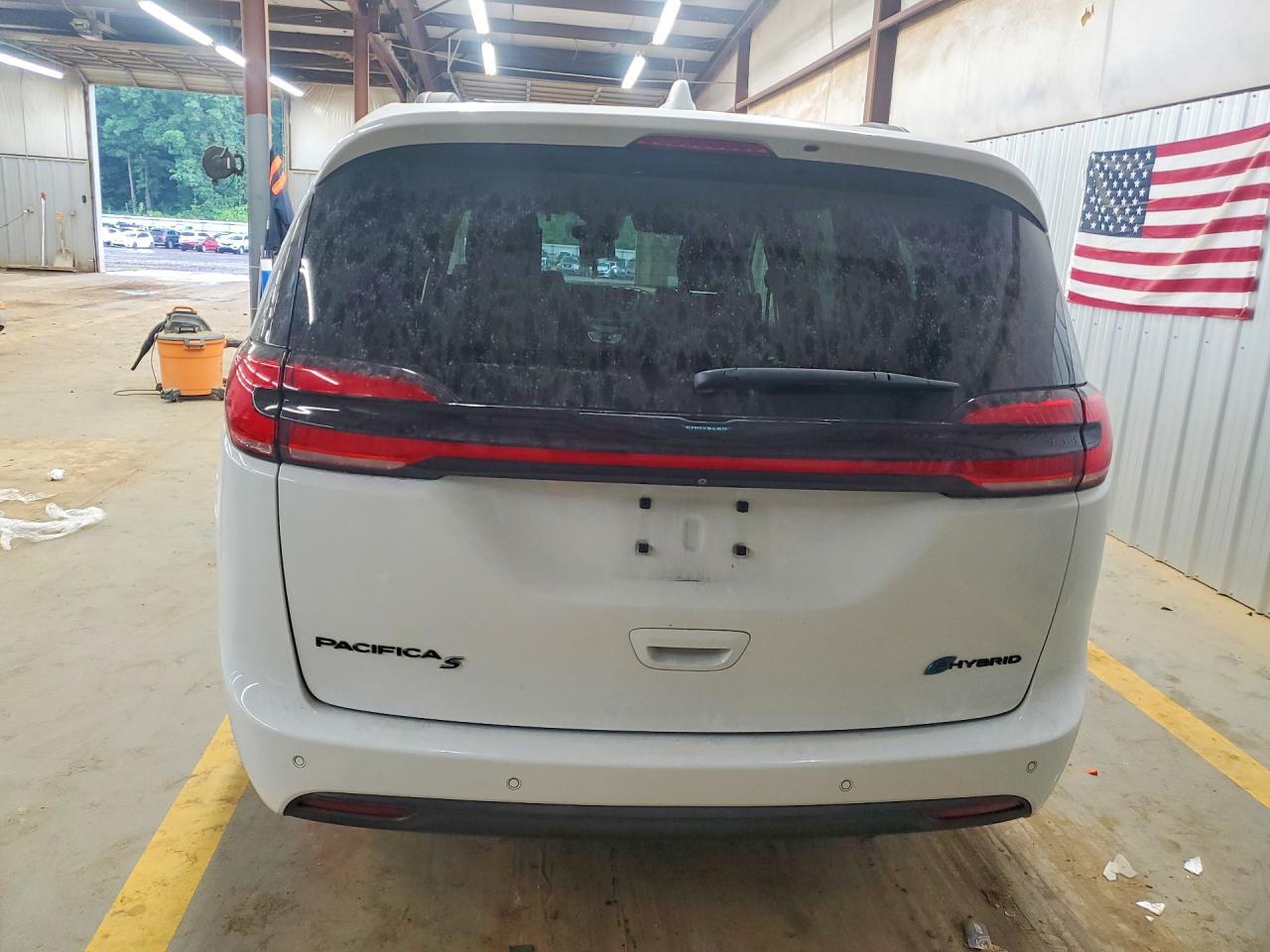 2021 Chrysler Pacifica Hybrid Limited - Image 6