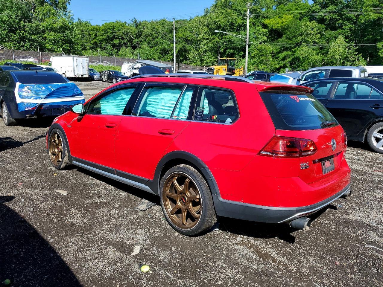 2017 Volkswagen Golf Alltrack S - Image 2