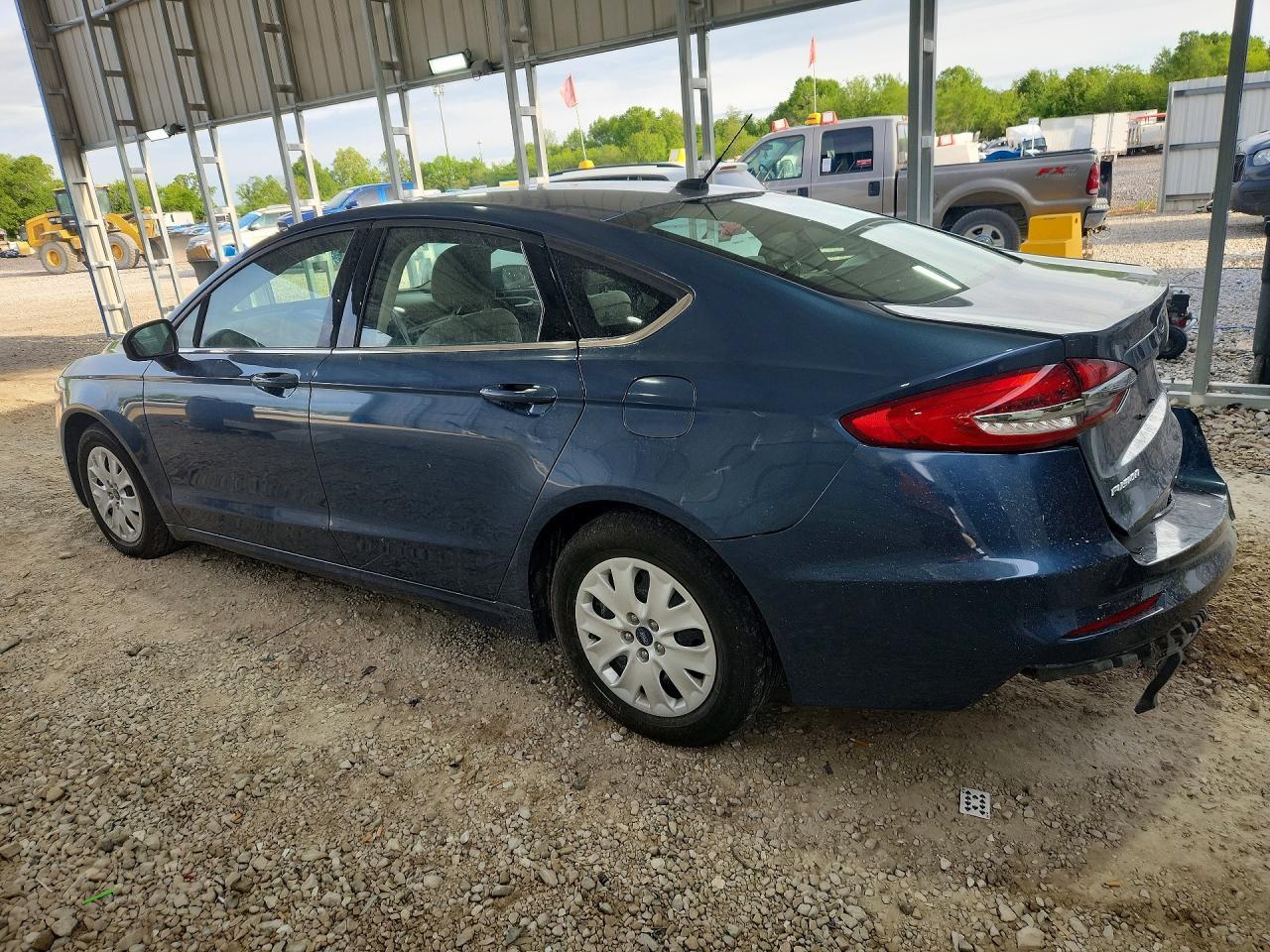 2019 Ford Fusion S - Image 2