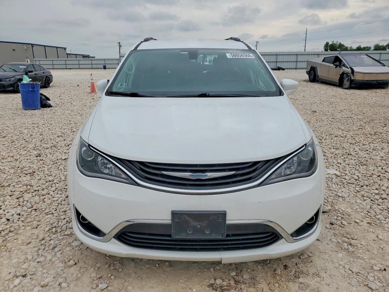 2018 Chrysler Pacifica Hybrid Touring L - Image 5