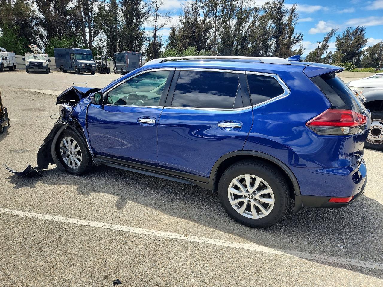 2019 Nissan Rogue Sv - Image 2