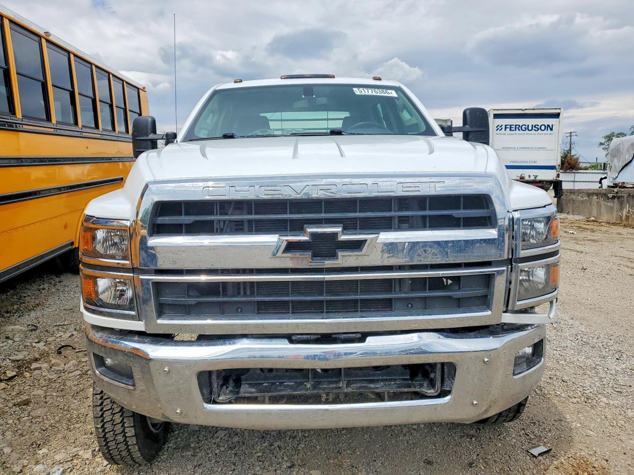 2022 Chevrolet Silverado Medium Duty - Фото 5