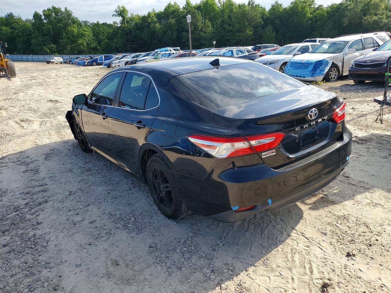 2019 Toyota Camry L - Фото 2
