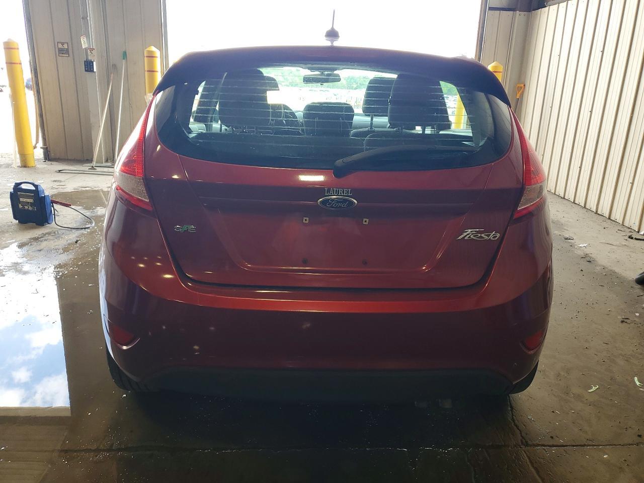 2013 Ford Fiesta Se - Фото 6