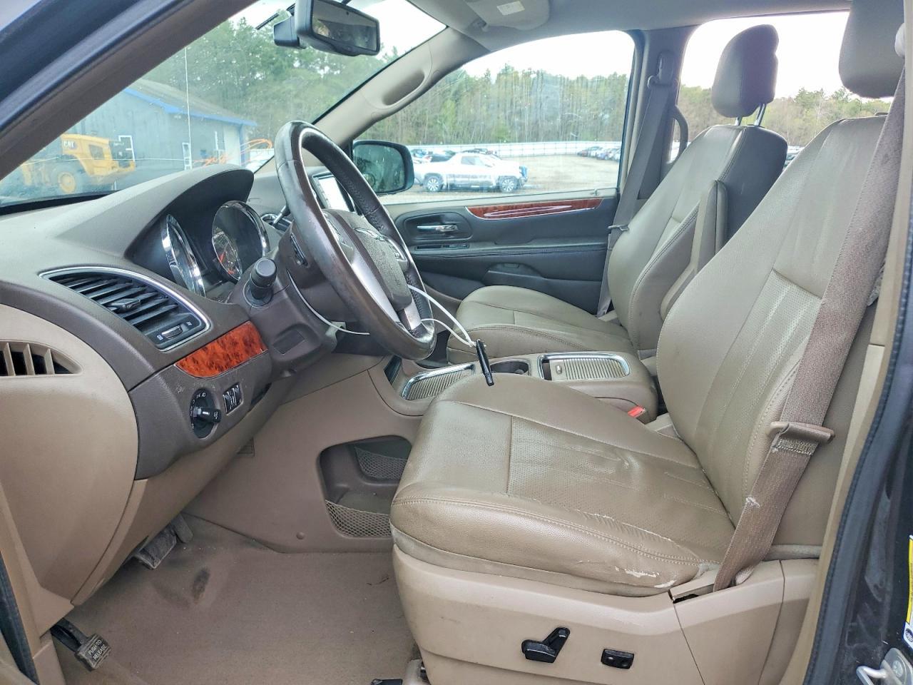 2015 Chrysler Town & Country Touring L - Фото 7