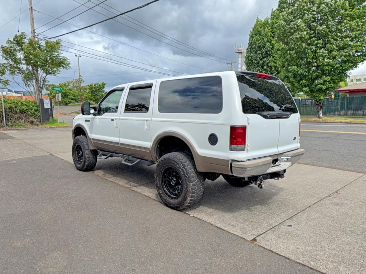 2005 Ford Excursion Eddie Bauer - Image 3