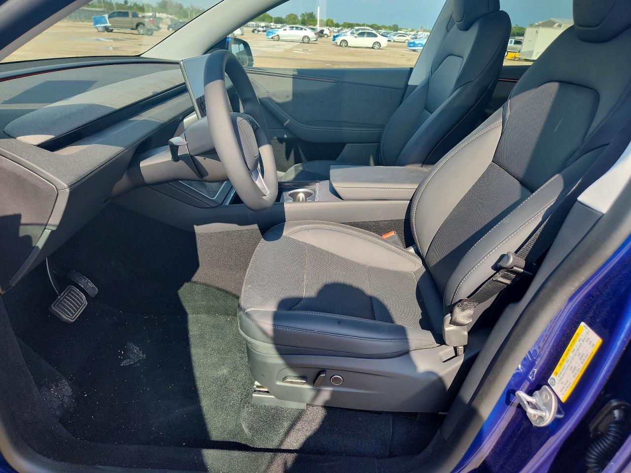 2026 Tesla Model Y - Фото 7