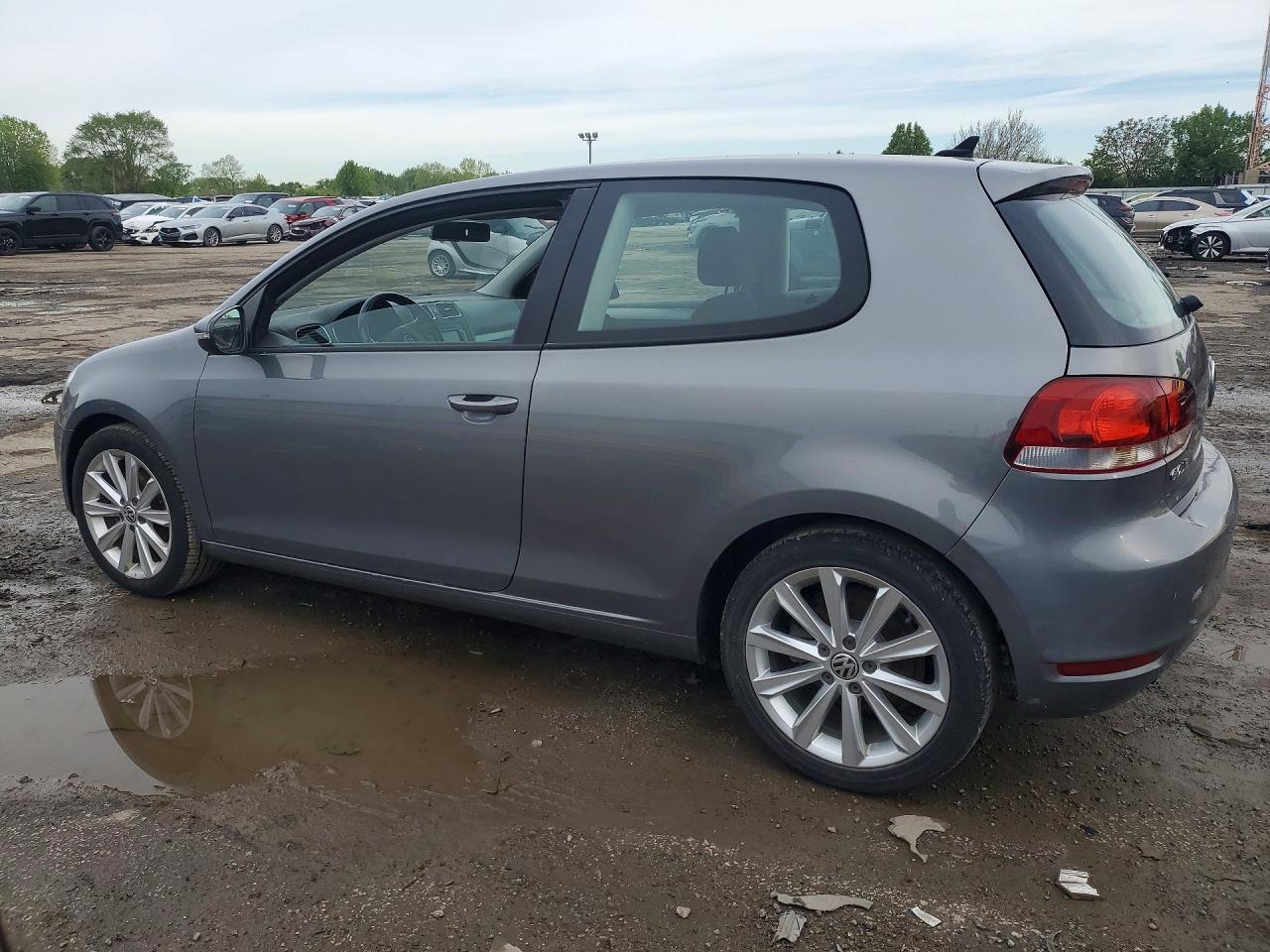 2013 Volkswagen Golf - Image 2