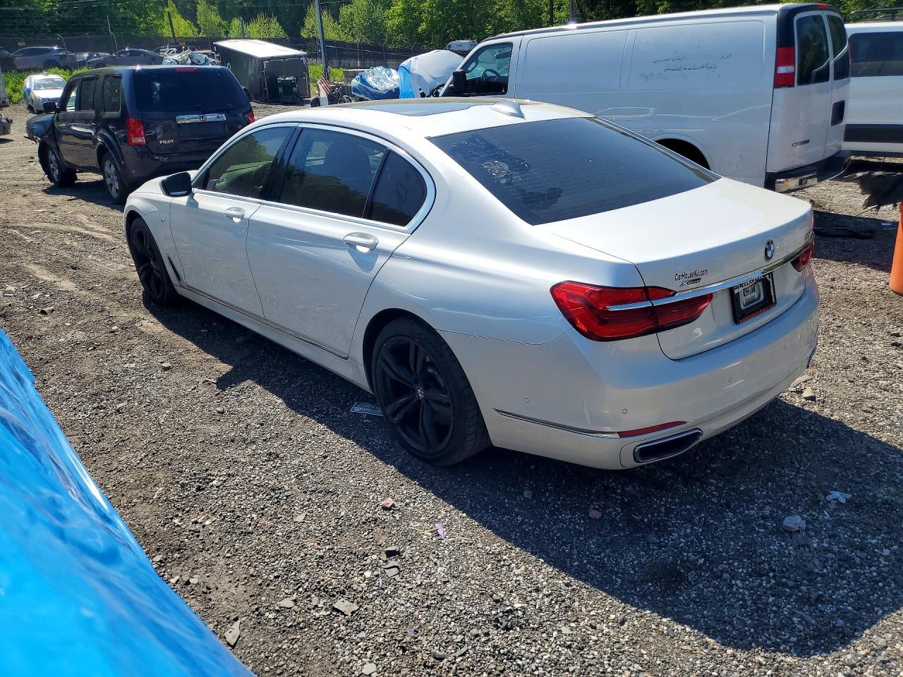 2016 BMW 750 Xi - Фото 2