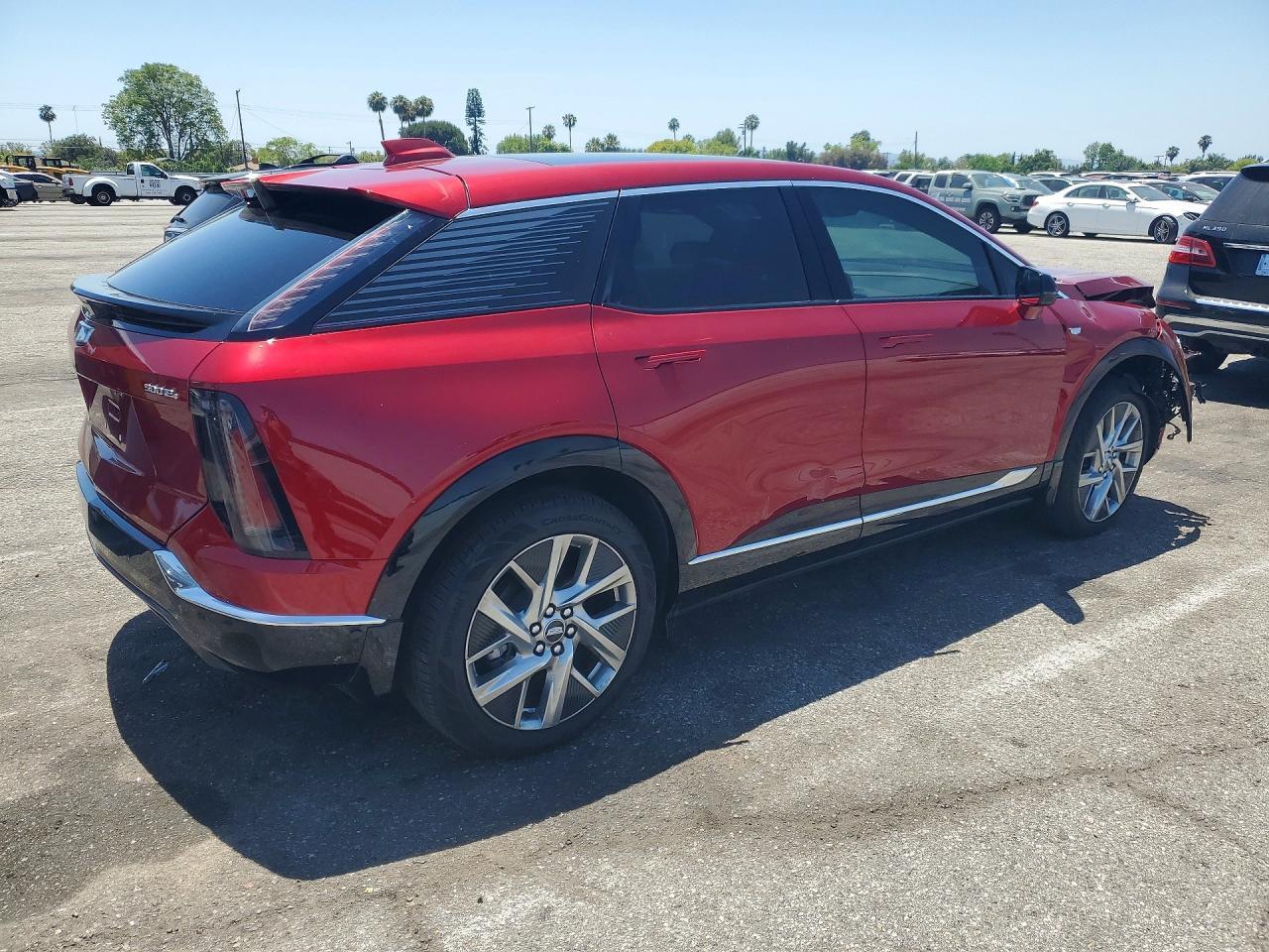 2025 Cadillac Optiq Luxury - Image 2